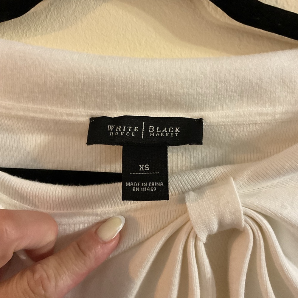 White House Black Market Pleated White Top - Picture 3 of 3